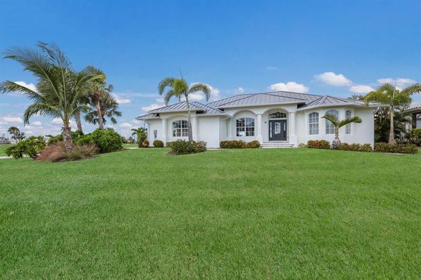 Backyard, Exterior, Facade, Ranch