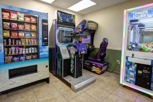 Game Room, Interior