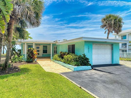Attached, Exterior, Facade, Ranch