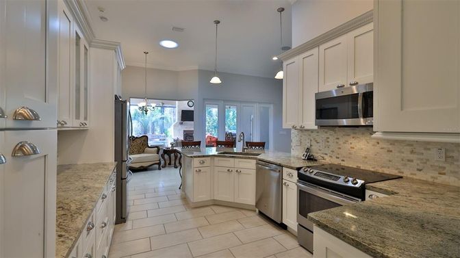 Dining room, Interior, Kitchen, Pendant Lights, Recessed Lighting, Stainless Steel Appliances