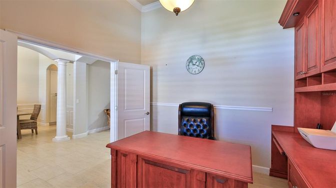 Home Office, Interior