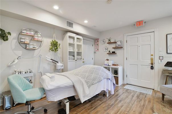 Interior, Recessed Lighting, Wood Texture Flooring