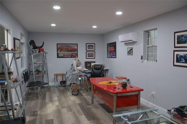 Home Office, Interior, Recessed Lighting, Wood Texture Flooring