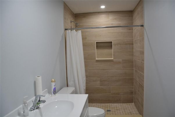Bathroom, Interior, Recessed Lighting