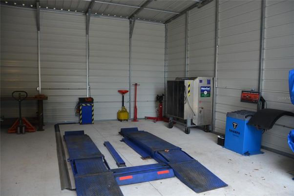 Garage, Interior