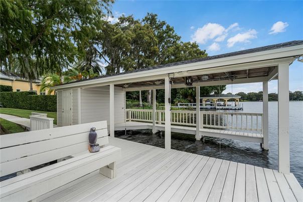 Exterior, Lake