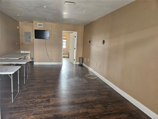 Interior, Recessed Lighting, Wood Texture Flooring
