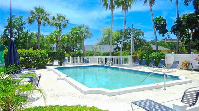 Exterior, Pool