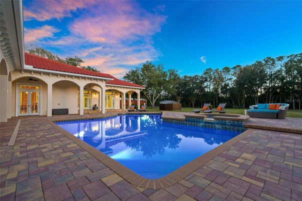 Exterior, Pool