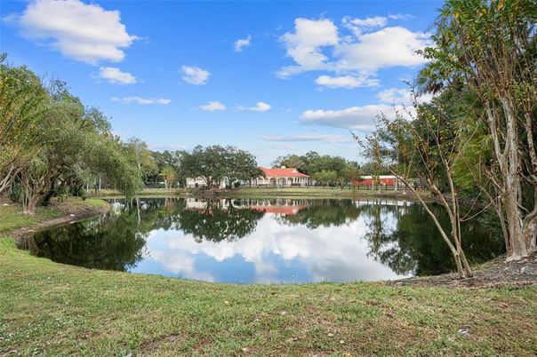Exterior, Lake