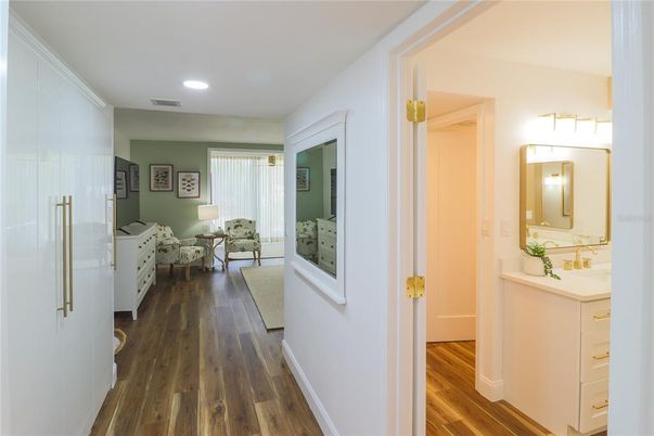 Bathroom, Interior, Living room, Recessed Lighting, Wood Texture Flooring