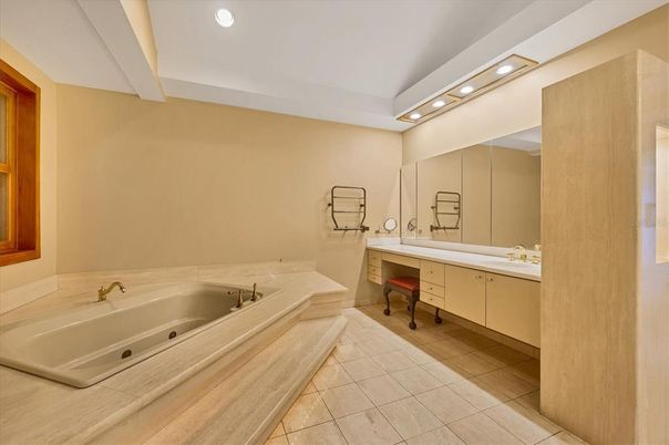 Bathroom, Dual Sink Vanities, Interior, Recessed Lighting