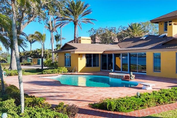 Exterior, Pool