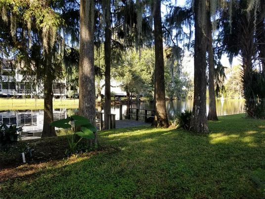 Exterior, Lake