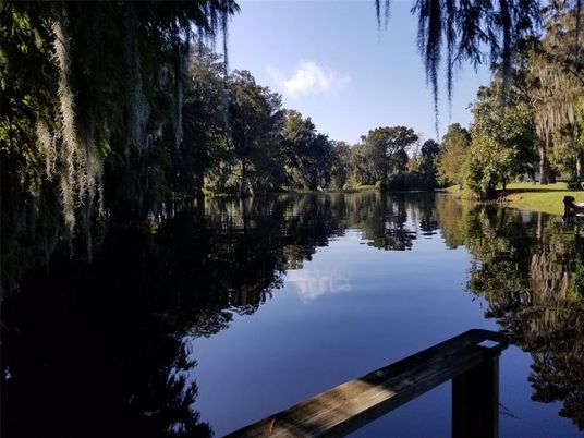 Exterior, Lake