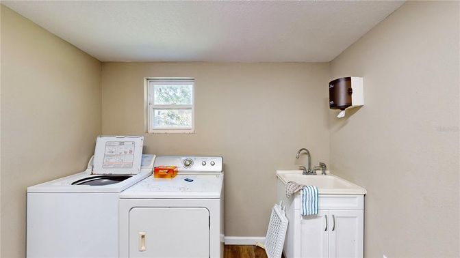 Interior, Utility Closets, Washer, Wood Texture Flooring
