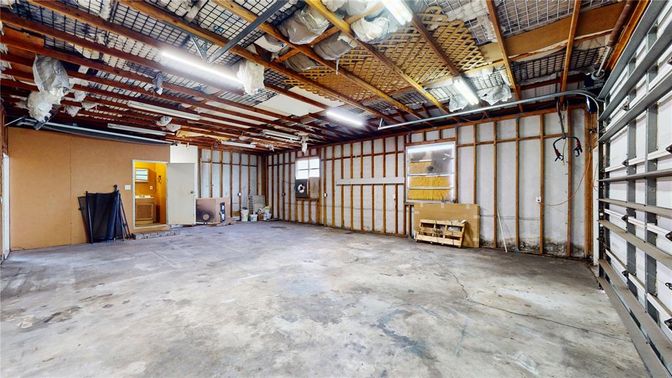 Garage, Interior, Wooden Beams