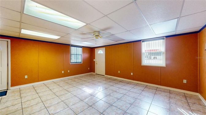 Empty room, Interior, Recessed Lighting