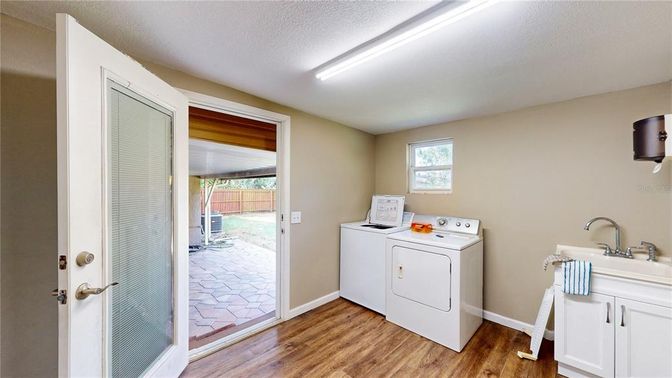 Interior, Washer, Wood Texture Flooring