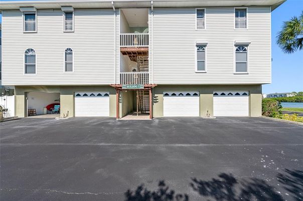 Attached, Exterior, Facade, Raised Ranch