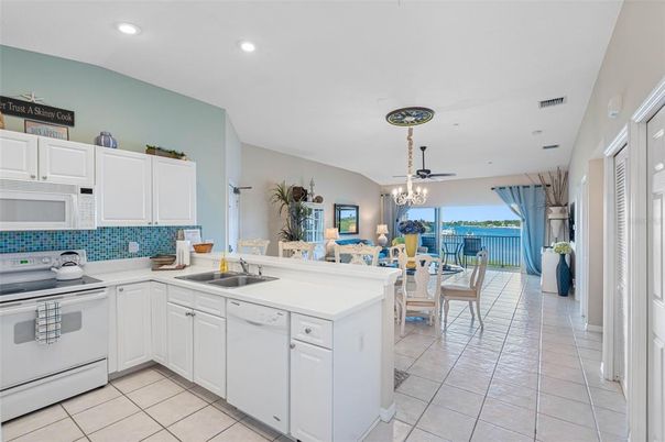Dining room, Interior, Kitchen, Recessed Lighting