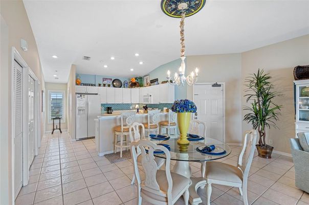 Chandelier, Dining room, Interior, Kitchen, Recessed Lighting