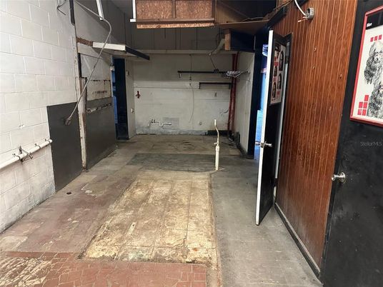 Garage, Interior
