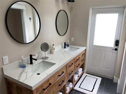 Bathroom, Dual Sink Vanities, Interior