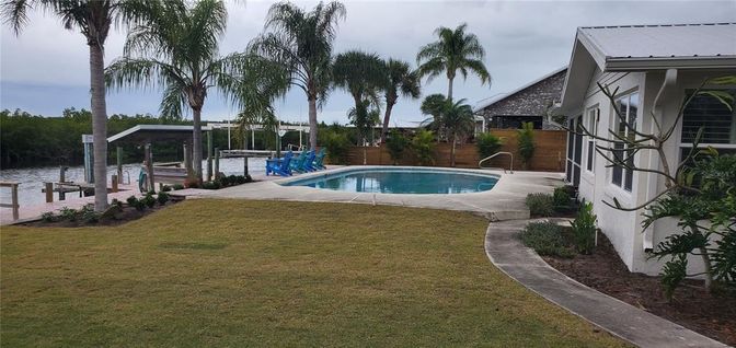 Exterior, Pool