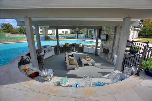 Exterior, Fireplace, Pool