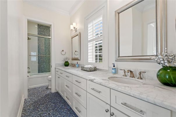 Bathroom, Dual Sink Vanities, Interior