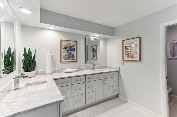 Bathroom, Dual Sink Vanities, Interior, Recessed Lighting