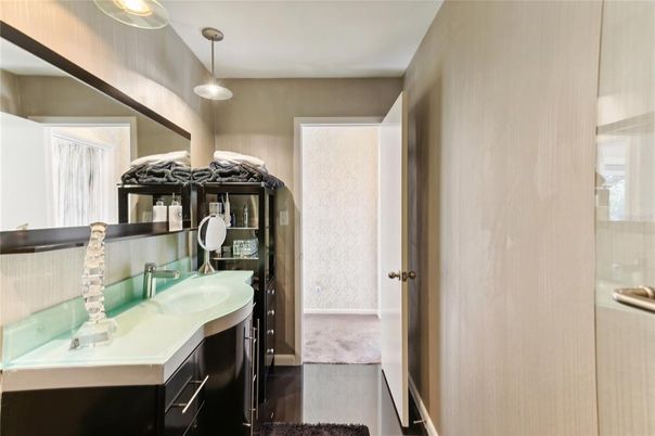 Bathroom, Interior, Pendant Lights, Wood Texture Flooring