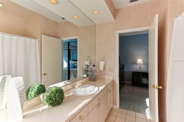 Bathroom, Dual Sink Vanities, Interior, Recessed Lighting