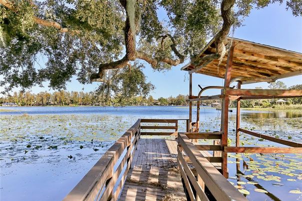 Exterior, Lake