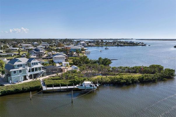 Exterior, Lake