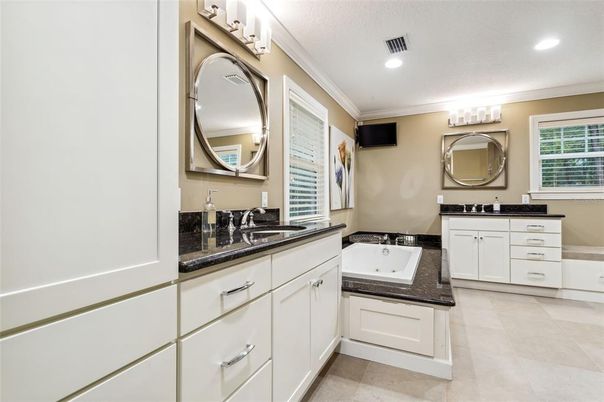 Bathroom, Dual Sink Vanities, Interior, Recessed Lighting