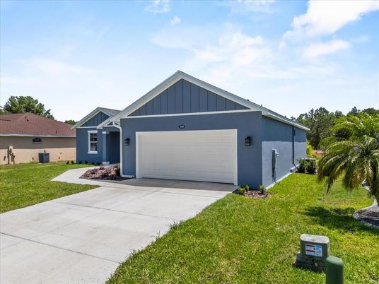 Attached, Exterior, Facade, American Craftsman