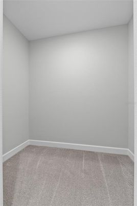 Empty room, Interior