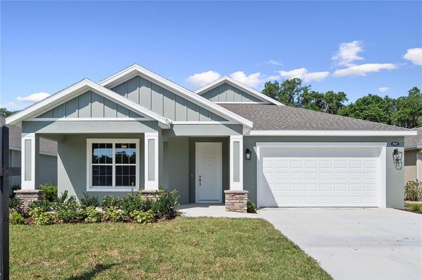 Attached, Exterior, Facade, American Craftsman
