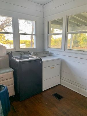 Interior, Washer, Wood Texture Flooring