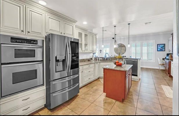Dining room, Interior, Kitchen, Pendant Lights, Recessed Lighting, Stainless Steel Appliances