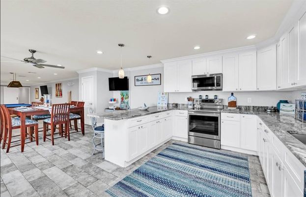 Dining room, Interior, Kitchen, Pendant Lights, Recessed Lighting, Stainless Steel Appliances