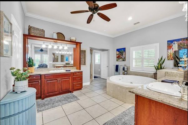Bathroom, Dual Sink Vanities, Interior, Recessed Lighting