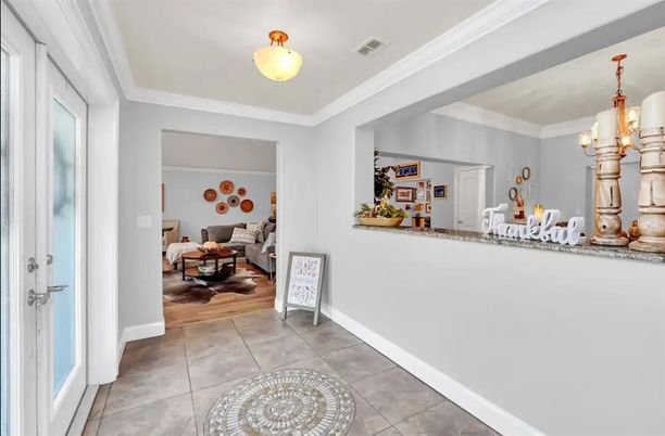 Chandelier, Interior, Living room