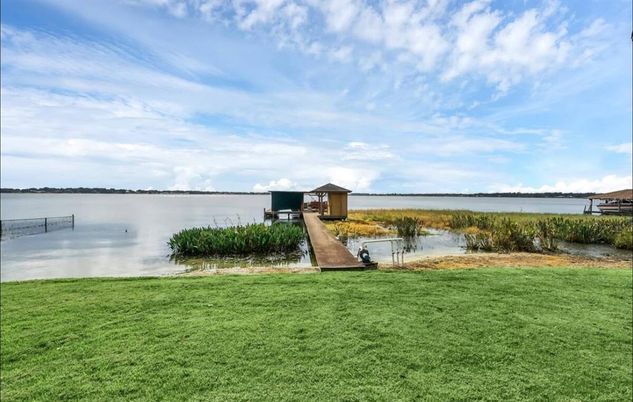Exterior, Lake