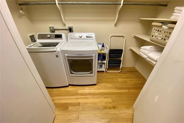 Interior, Washer, Wood Texture Flooring