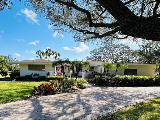 Backyard, Exterior, Facade, Ranch