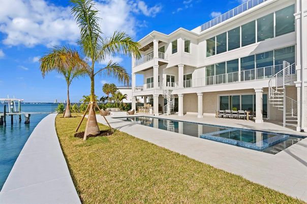 Exterior, Pool, Water
