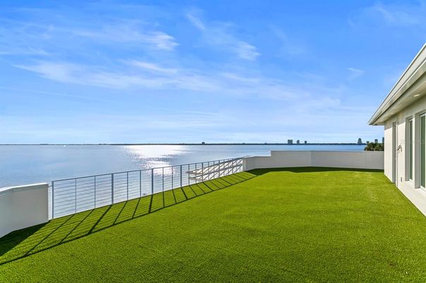 Exterior, Lake